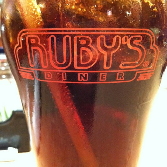 Das Foto wurde bei Ruby&#39;s Diner von Nancie P. am 3/18/2012 aufgenommen