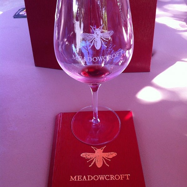 8/20/2012 tarihinde Tara J.ziyaretçi tarafından Meadowcroft Wines'de çekilen fotoğraf