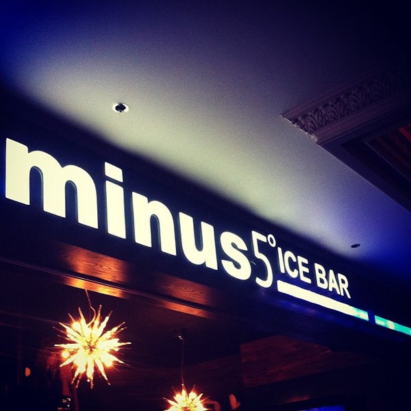 Снимок сделан в Minus5° Ice Lounge пользователем Edwin 5/20/2012