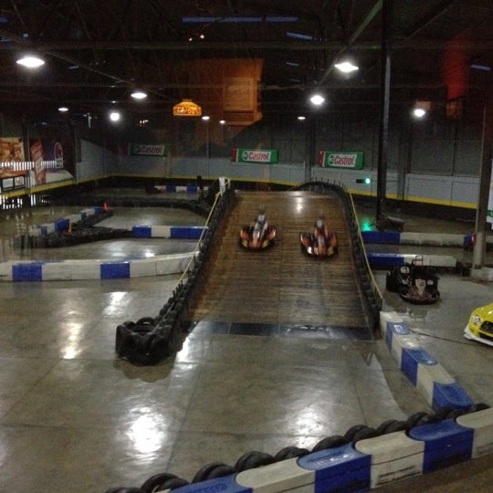Foto tirada no(a) Formula Kart Indoor por Randolph G. em 8/20/2012