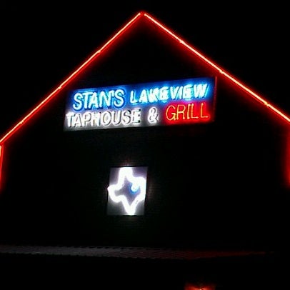 Foto diambil di Stan&#39;s Lakeview Draft House oleh Corrine G. pada 7/30/2012