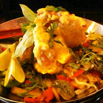 รูปภาพถ่ายที่ Street Food Asia โดย Greta A. เมื่อ 4/28/2012