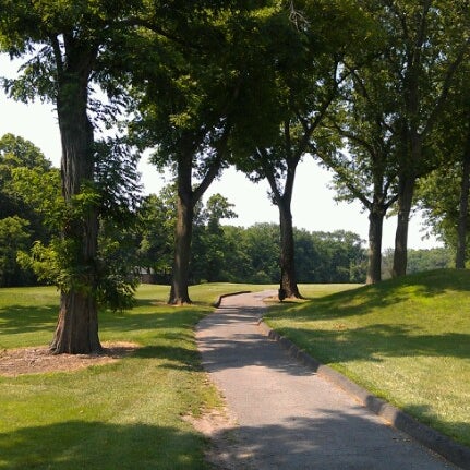 Photo taken at Pelham Bay and Split Rock Golf Courses by Nitin R. on 6/29/2012