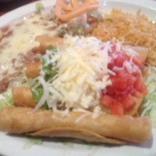 Das Foto wurde bei Murrieta&#39;s Mexican Restaurant and Cantina von Elie E. am 8/20/2012 aufgenommen