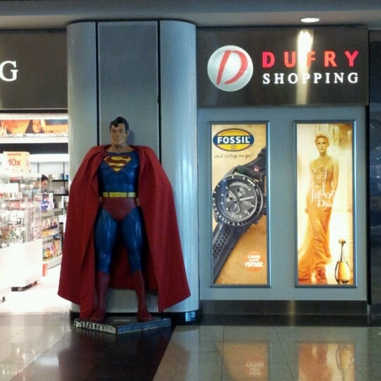 6/16/2012 tarihinde Fabiano M.ziyaretçi tarafından Dufry Shopping'de çekilen fotoğraf