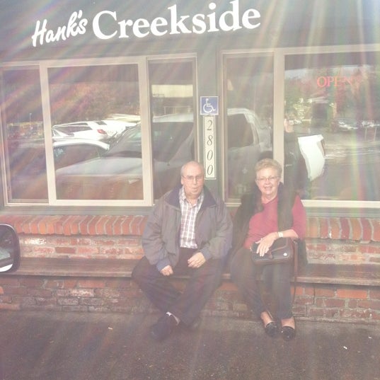Foto tirada no(a) Hank&#39;s Creekside Restaurant por Tiff S. em 11/25/2011
