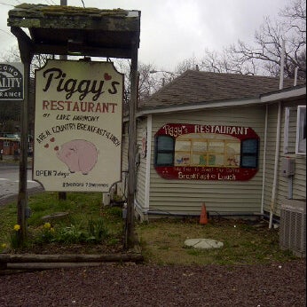4/1/2012 tarihinde Shane G.ziyaretçi tarafından Piggy&#39;s Restaurant'de çekilen fotoğraf