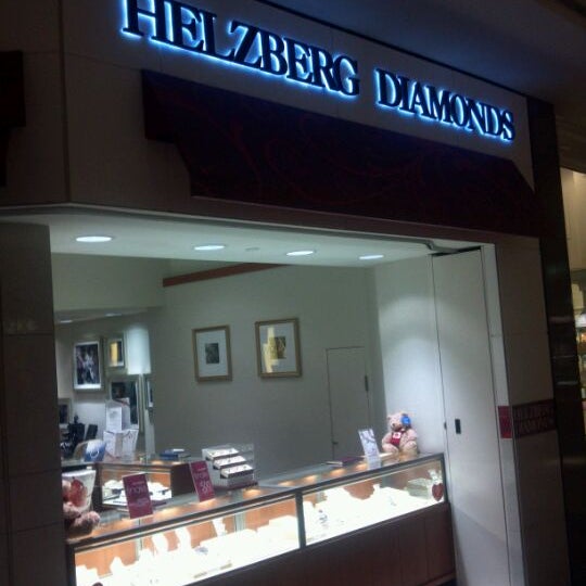 Helzberg Diamonds Jewelry Store in Westland