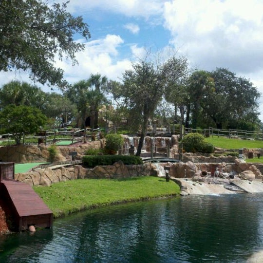 Photo taken at Pirates Cove Adventure Golf by Mückie F. on 9/26/2011