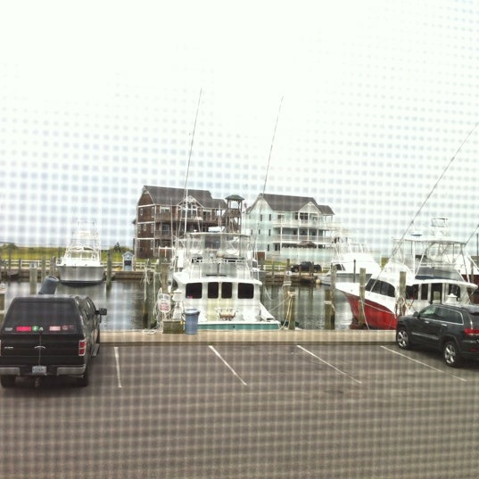 Foto scattata a Hatteras Harbor Deli da Emily il 6/4/2012
