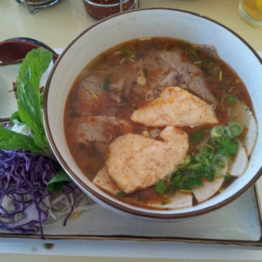 Das Foto wurde bei Basilic Vietnamese Grill von Bobby H. am 4/9/2012 aufgenommen