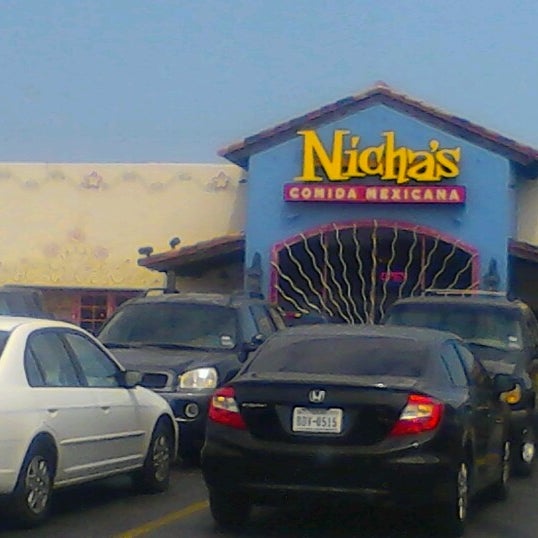 Foto scattata a Nicha&#39;s Comida Mexicana - Loop 410 da Arturo A. il 9/8/2012