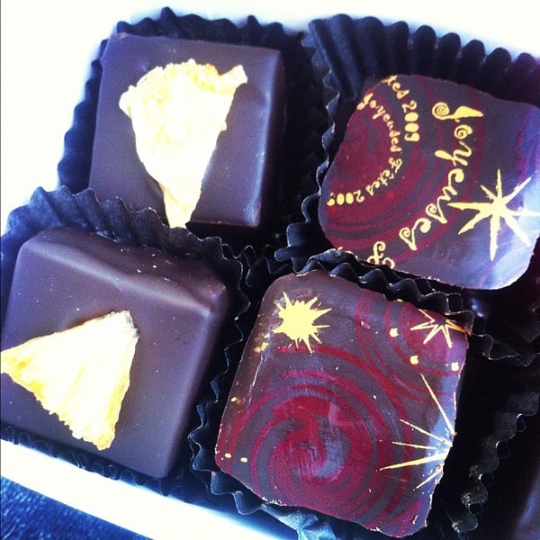 รูปภาพถ่ายที่ Sweet Paradise Chocolatier โดย Aimee P. เมื่อ 7/6/2012