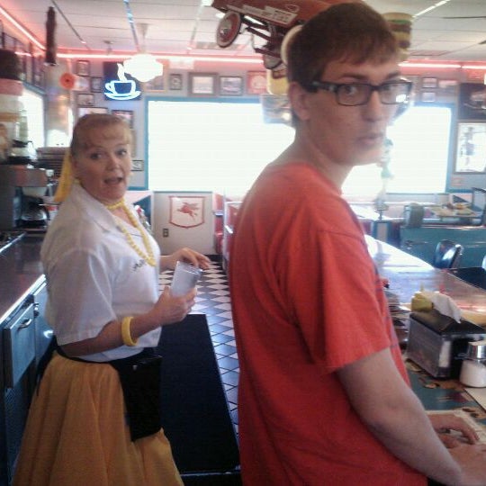 9/7/2011にJulie C.が63 Dinerで撮った写真