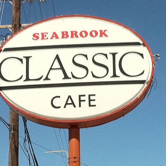 รูปภาพถ่ายที่ Seabrook Classic Cafe โดย Andrew K. เมื่อ 7/10/2011