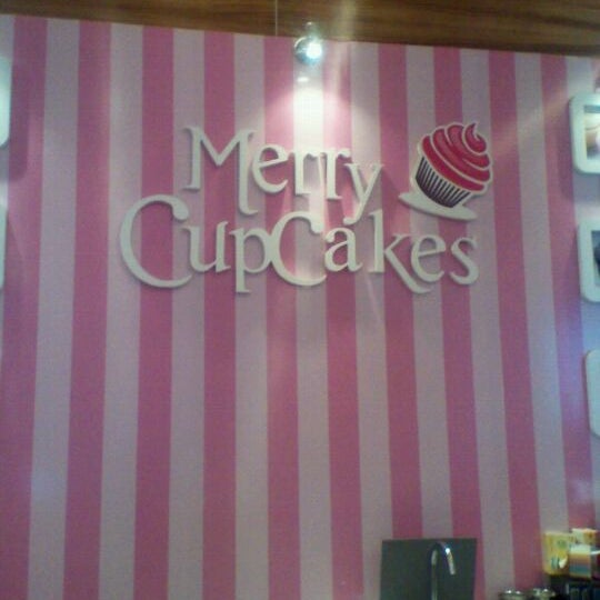 Photo taken at Merry Cupcakes by Antonio F. on 9/9/2011