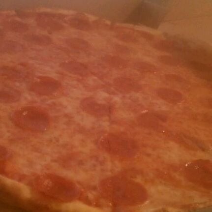 รูปภาพถ่ายที่ Joe&#39;s New York Pizza โดย Michael C. เมื่อ 5/14/2012