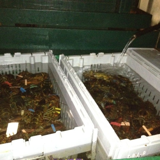 รูปภาพถ่ายที่ Abel&#39;s Lobster Pound โดย Dan S. เมื่อ 8/24/2012
