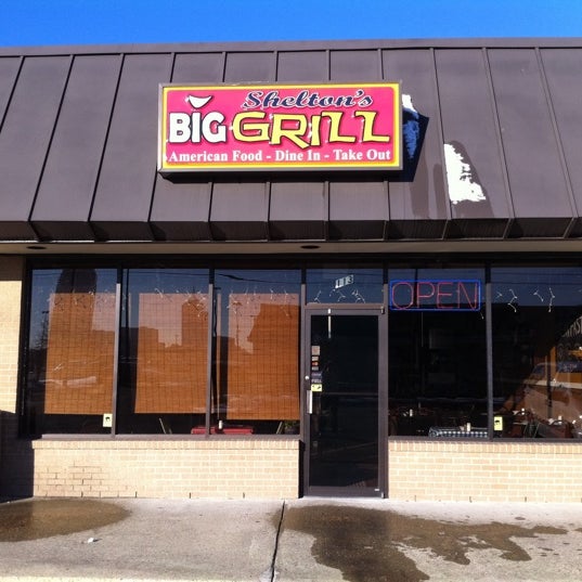 Снимок сделан в Shelton&#39;s Big Grill пользователем Allison 🐥 B. 2/11/2011
