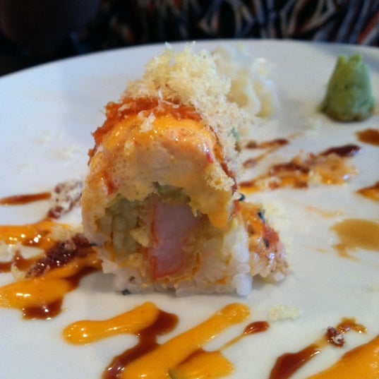 Снимок сделан в Fuji Sushi Bar &amp; Grill пользователем Jane J. 3/13/2012