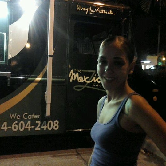 Foto tomada en The MexZican Gourmet  por Shari V. el 11/1/2011