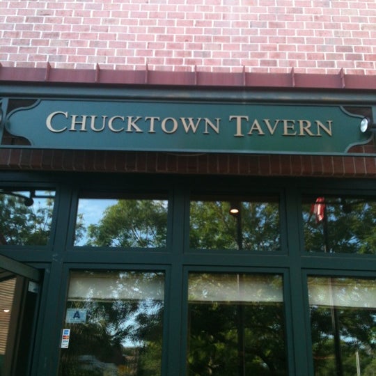Foto tirada no(a) Chucktown Tavern por Jeff W. em 4/28/2012