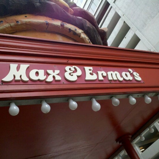 Max & Erma's (Now Closed) American Restaurant in Pittsburgh