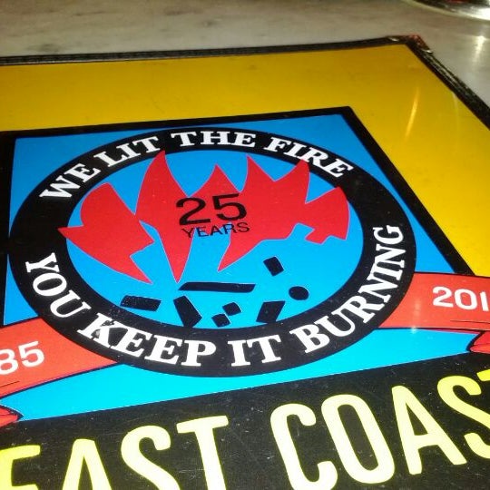 รูปภาพถ่ายที่ East Coast Grill &amp; Raw Bar โดย peter h b. เมื่อ 4/8/2012