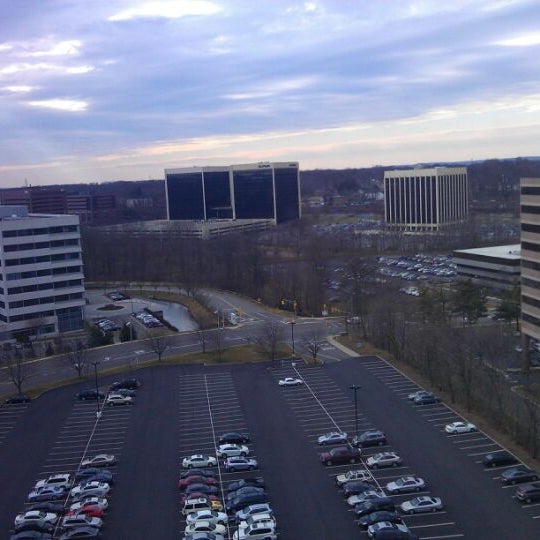รูปภาพถ่ายที่ APA Hotel Woodbridge โดย Juan P. เมื่อ 2/27/2012