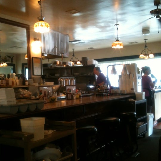 Photo taken at Garrett&#39;s Old Fashioned Restaurant by L E. on 3/30/2012