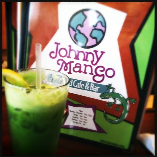 Foto diambil di Johnny Mango World Café &amp; Bar oleh Katie R. pada 7/22/2012