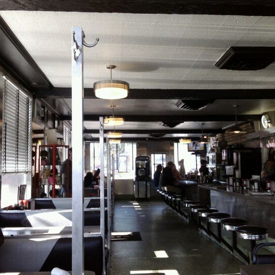 5/11/2012にIgor N.がSummit Dinerで撮った写真