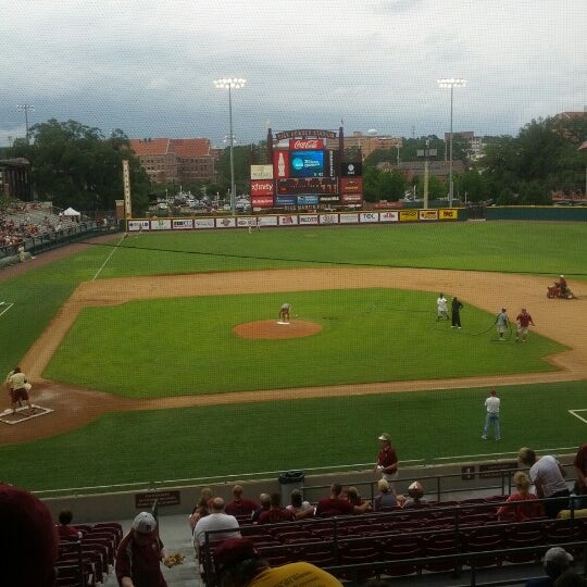 Marty fielding. Ходынское поле стадион. Martin field. Уильямс брайс стадион. Jacksonville jumbo shrimp.