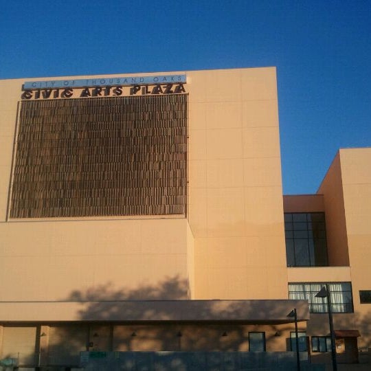 Das Foto wurde bei Thousand Oaks Civic Arts Plaza von Tyler W. am 3/4/2012 aufgenommen