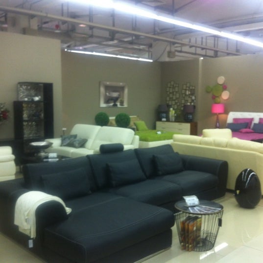 Самые лучшие диваны и кровати в KLER на втором этаже, отличные цены,крутая мебель,очень внимательный продавец!!!