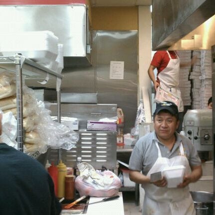 Foto diambil di Manny &amp; Olga’s Pizza oleh Andrew pada 4/20/2011