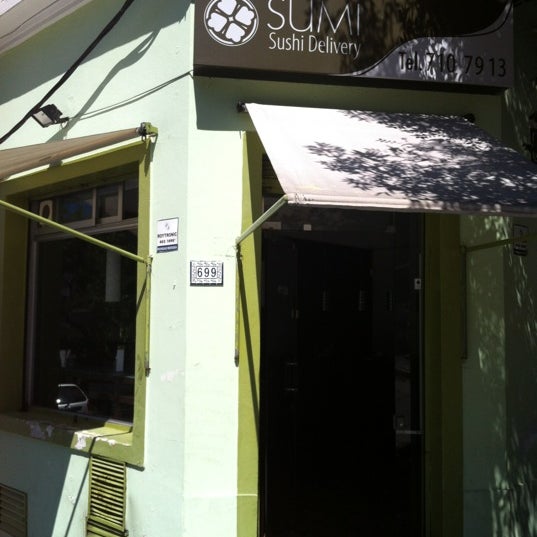 รูปภาพถ่ายที่ Sumi Sushi Delivery โดย Daniel A. เมื่อ 2/27/2012