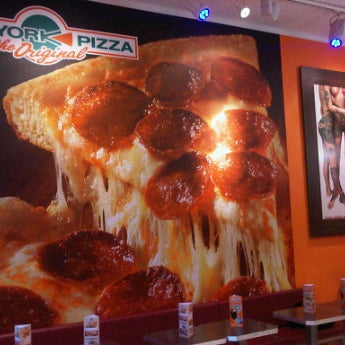 1/24/2012 tarihinde Benjamin H.ziyaretçi tarafından New York Pizza'de çekilen fotoğraf