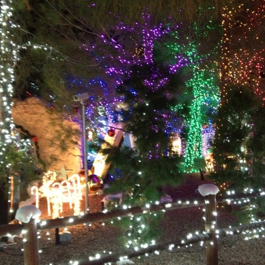 รูปภาพถ่ายที่ Magical Forest at Opportunity Village โดย Christina P. เมื่อ 12/26/2011