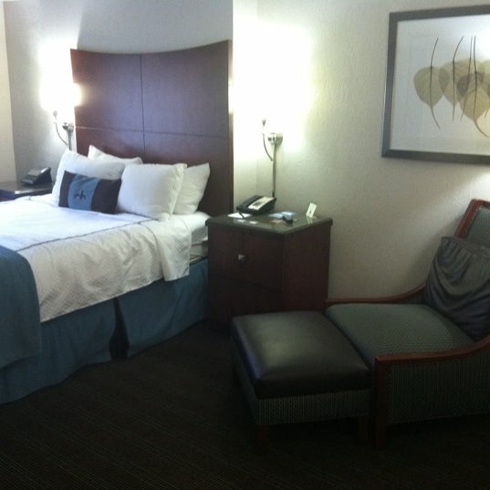 Das Foto wurde bei Capitol Hill Hotel von Lisa L. am 7/17/2011 aufgenommen