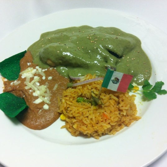 Das Foto wurde bei Ensenada Restaurant and Bar von Marisol R. am 12/14/2011 aufgenommen