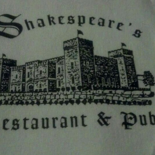 Foto scattata a Shakespeare&#39;s Restaurant &amp; Pub da Jim W. il 1/1/2012