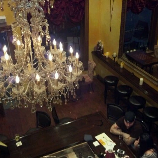 Foto diambil di Vampire Lounge &amp; Tasting Room oleh Jamie F. pada 1/8/2012