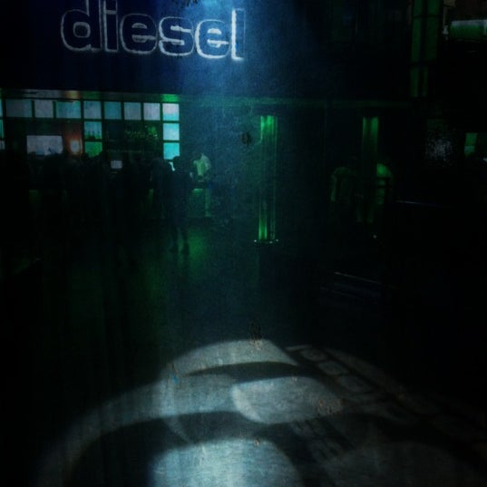 Снимок сделан в Diesel Club Lounge пользователем Rane R. 8/18/2012
