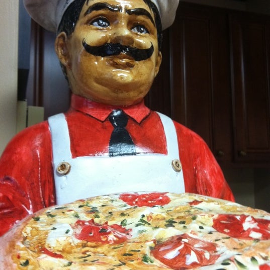 11/5/2011 tarihinde Jeffrey Y.ziyaretçi tarafından Pizza Town'de çekilen fotoğraf