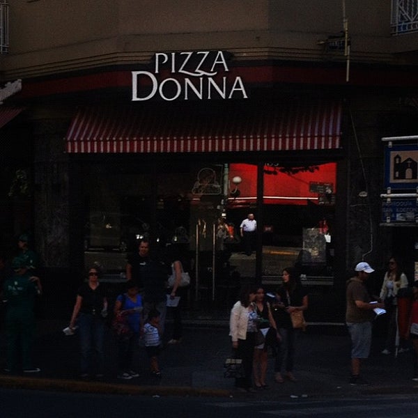 Das Foto wurde bei Pizza Donna von Marcelo Q. am 12/2/2011 aufgenommen