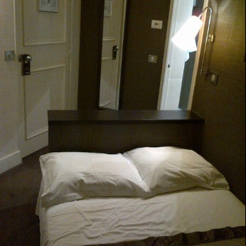 Foto tomada en Hotel Duo Paris  por Borriss A. el 5/17/2012