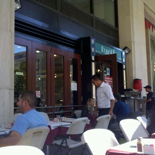 Foto tomada en Europan Cafe  por Chelsea H. el 9/18/2011