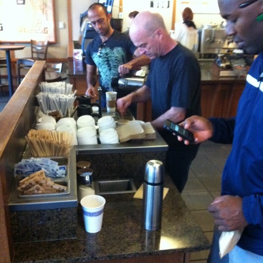 6/15/2011 tarihinde Fernando C.ziyaretçi tarafından Peet&#39;s Coffee &amp; Tea'de çekilen fotoğraf