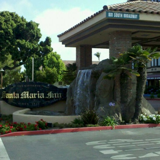 Foto diambil di Santa Maria Inn oleh Eddie B. pada 7/13/2011